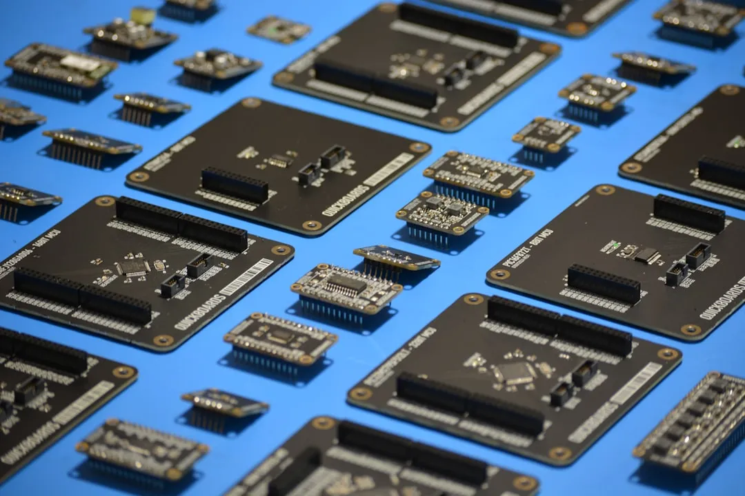 洗地机与工业吸尘器在工厂车间地面清洁中的协同应用方案